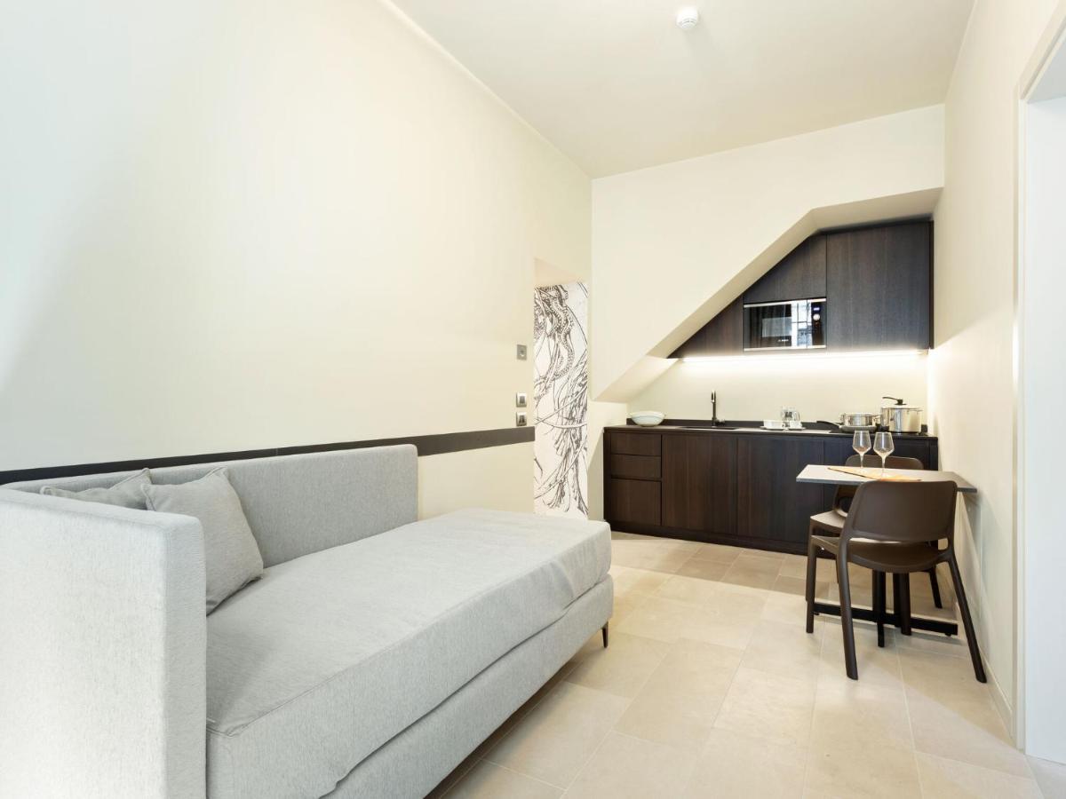 Brand New Boutique In The Heart Of *