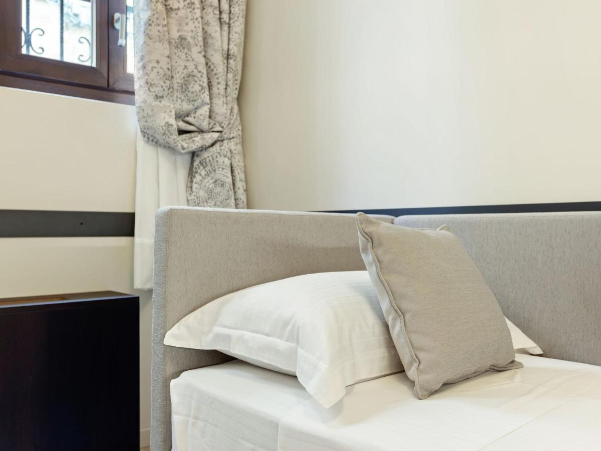 Brand New Boutique In The Heart Of Apartment *